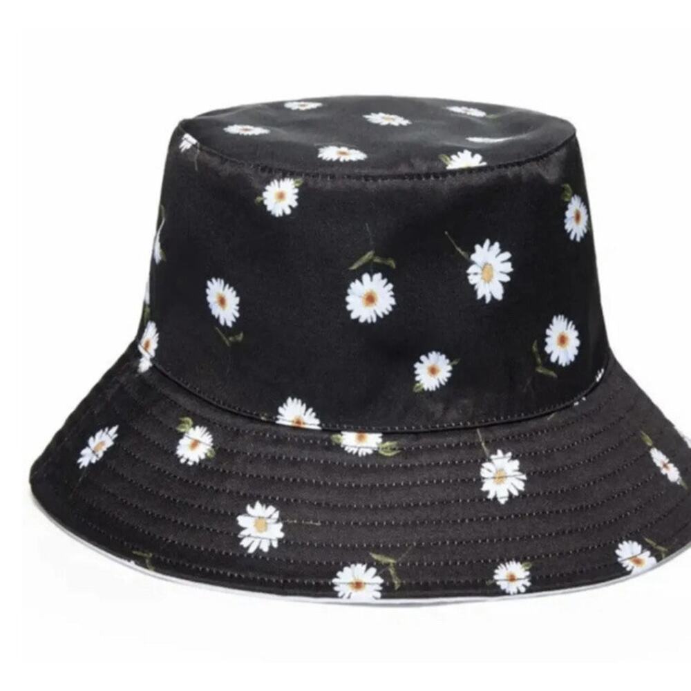 Alice + Olivia Daisy Print Duffel Bag & Bucket Hat Bundle New - Picture 3 of 6